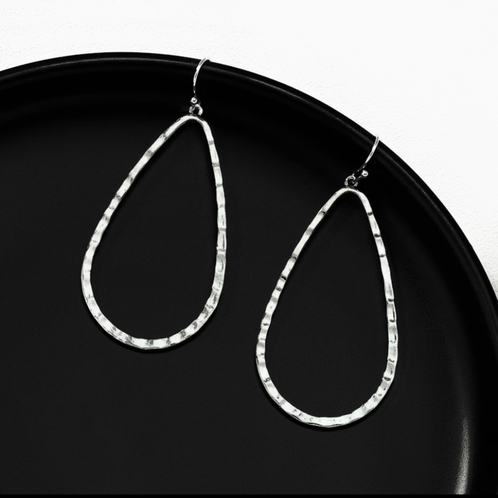 BOGO! The Ashtyn Raindrop Dangle Earrings in Silver color - New Boutique